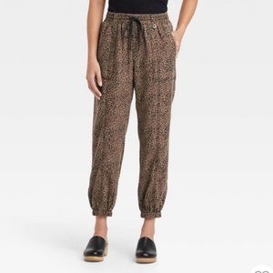 Leopard print joggers (XXL)